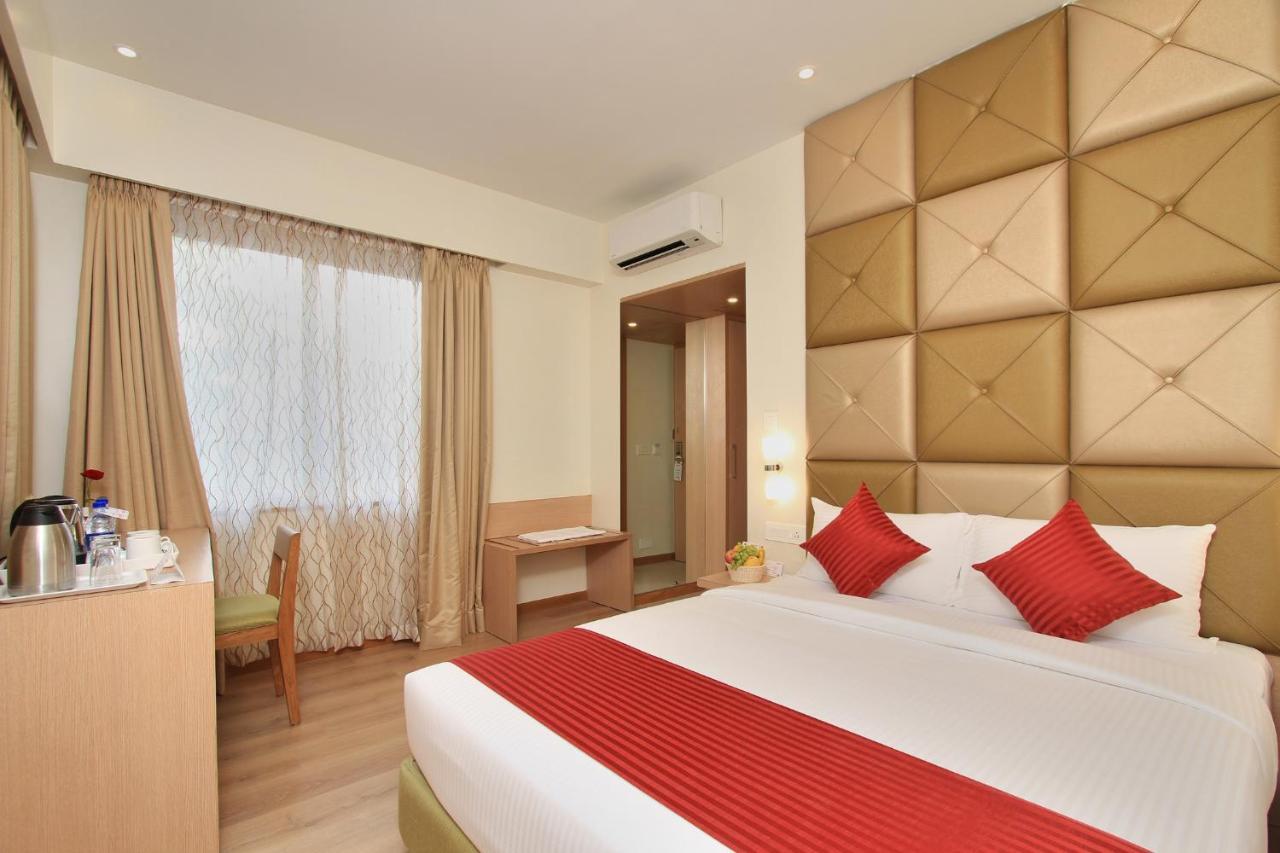Hotel La Sara Regent à Bangalore Extérieur photo
