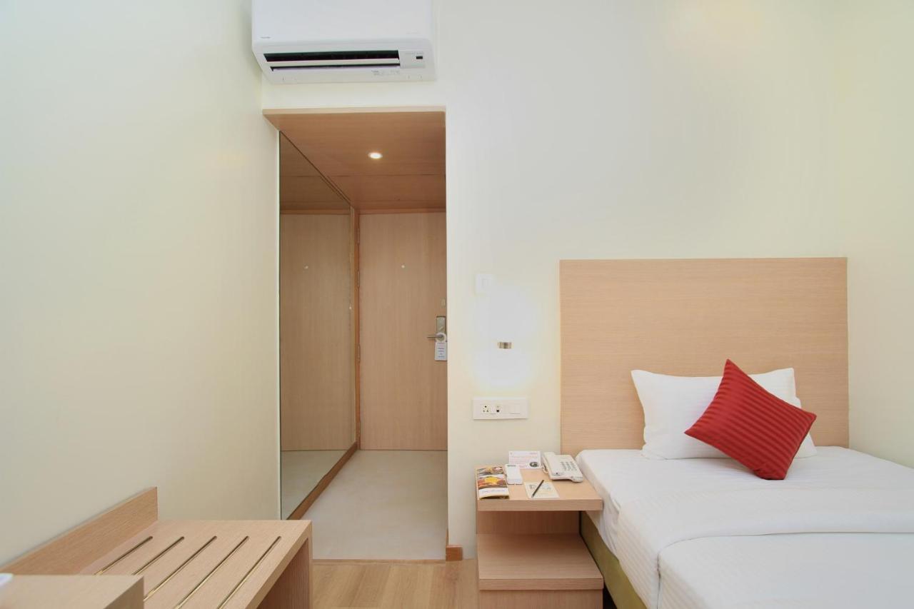 Hotel La Sara Regent à Bangalore Extérieur photo