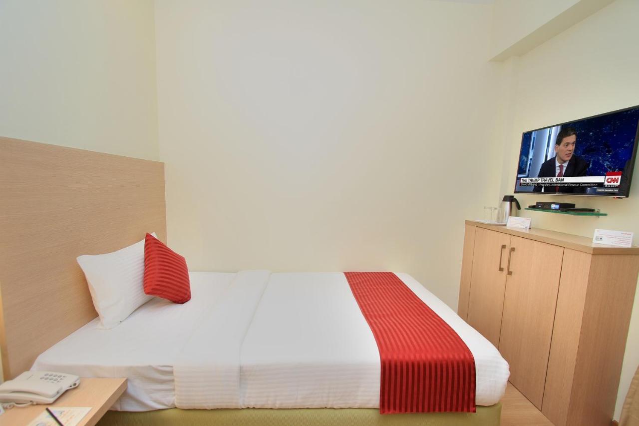 Hotel La Sara Regent à Bangalore Extérieur photo