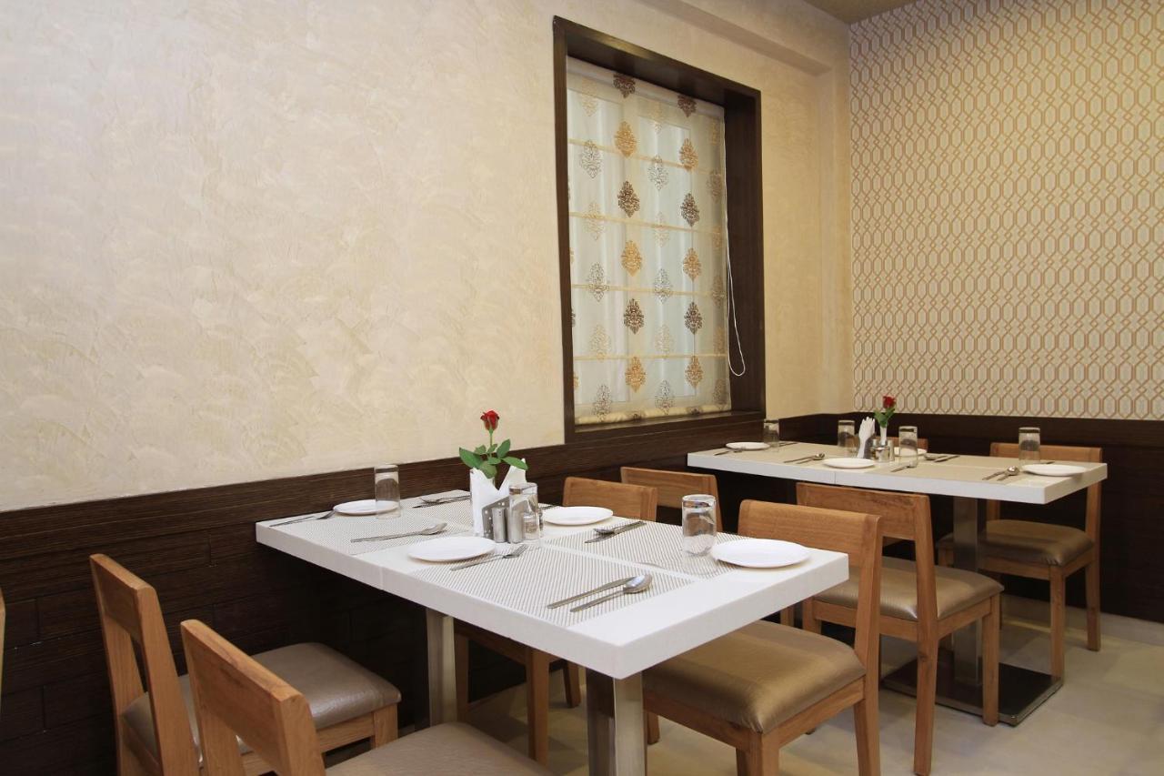 Hotel La Sara Regent à Bangalore Extérieur photo