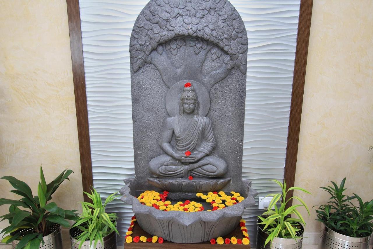 Hotel La Sara Regent à Bangalore Extérieur photo