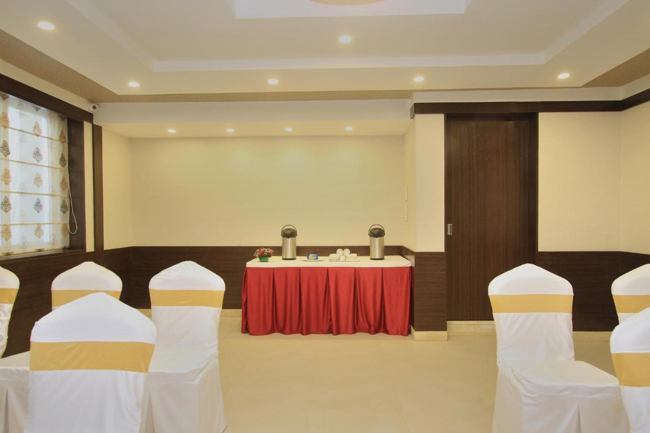 Hotel La Sara Regent à Bangalore Extérieur photo