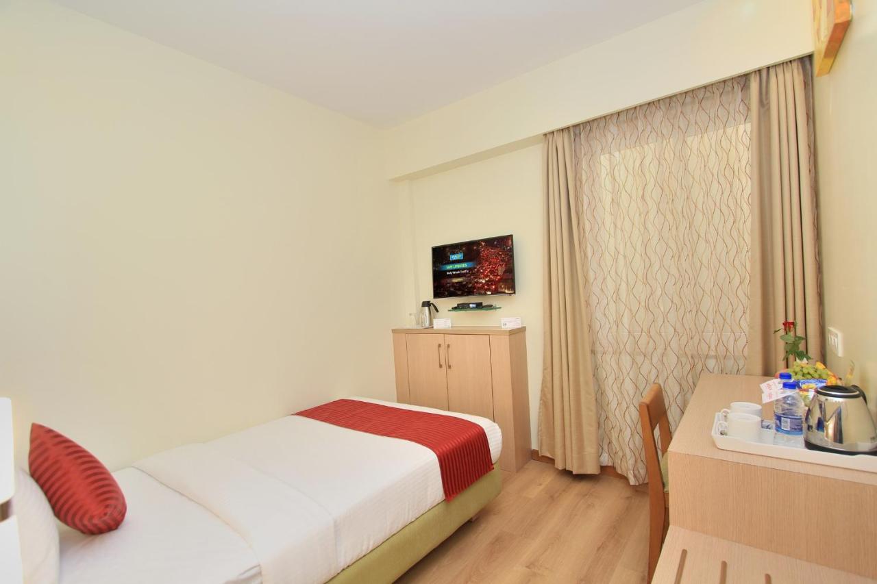 Hotel La Sara Regent à Bangalore Extérieur photo