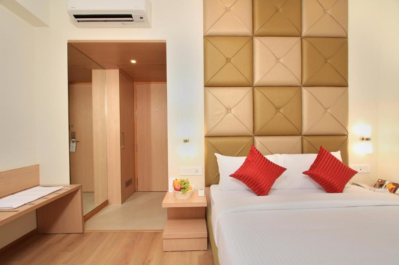 Hotel La Sara Regent à Bangalore Extérieur photo