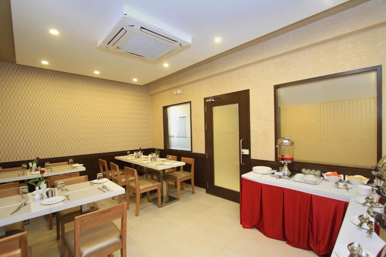 Hotel La Sara Regent à Bangalore Extérieur photo