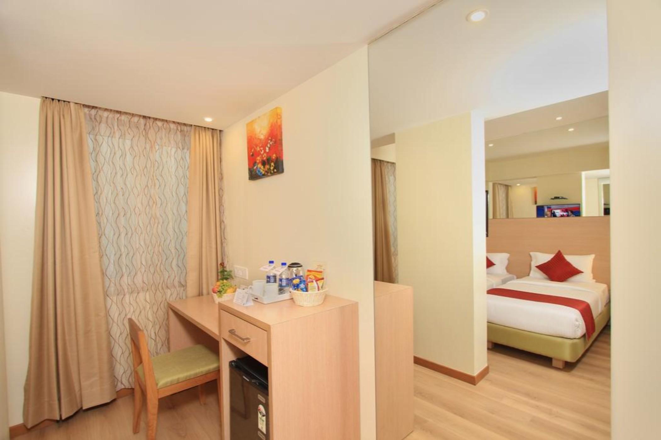 Hotel La Sara Regent à Bangalore Extérieur photo